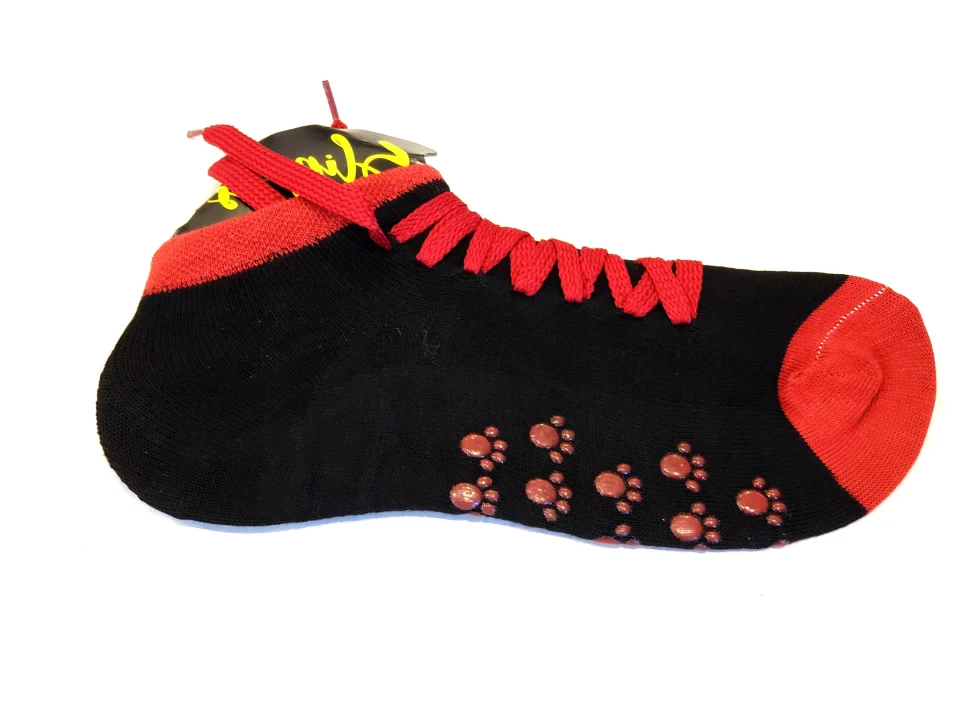Home Sneakies Slipper Socks Ankle-Length Non-Skid Sneaker Look Gripper Socks Non Skid (Burgundy)